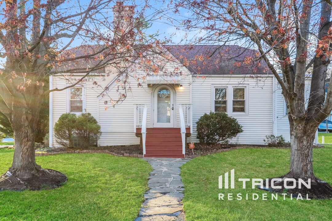 127 Clearfield Ave in Eagleville, PA - Building Photo