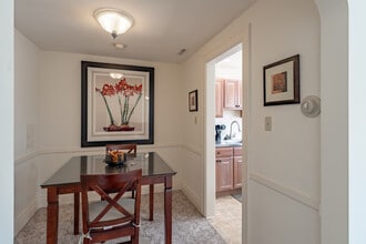 585 W Ferry St in Buffalo, NY - Building Photo - Interior Photo
