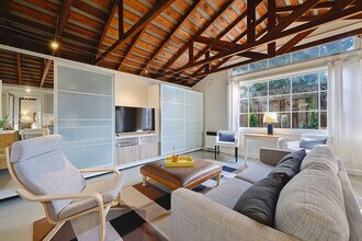 730 Bryant St, Unit West Cottage in Palo Alto, CA - Foto de edificio - Building Photo