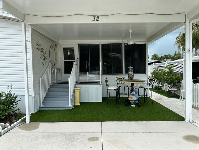 32 Sonderhen Dr in Naples, FL - Building Photo - Building Photo