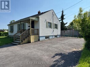 13 McPhail Crescent in St Catharines, ON - Building Photo - Building Photo