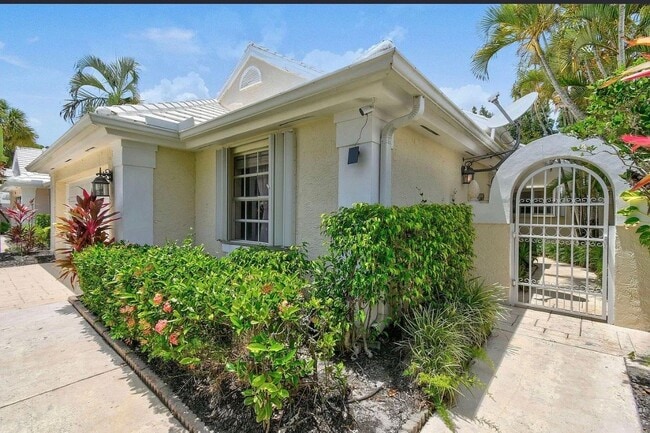 property at 9293 Heathridge Dr