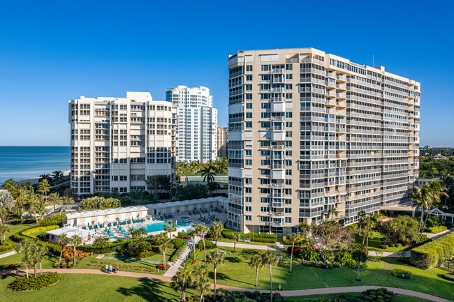 Savoy Condominium in Naples, FL - Foto de edificio - Building Photo