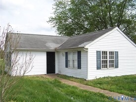 8219 New Ashcake Rd in Mechanicsville, VA - Building Photo