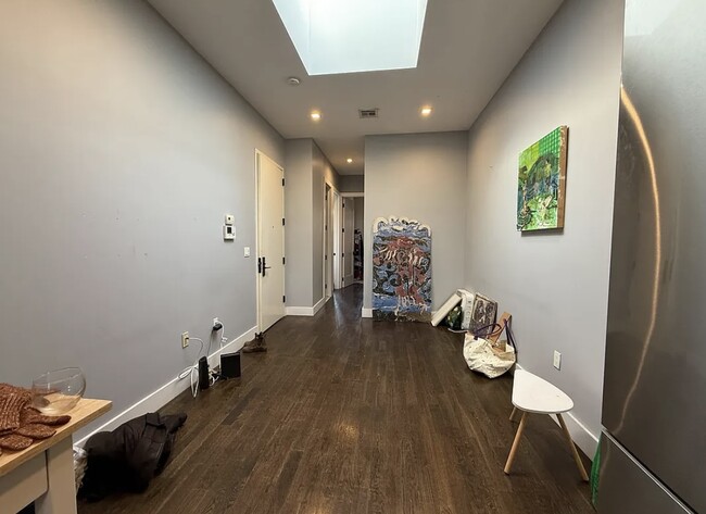 5438 Arnold Ave, Unit 2R in Maspeth, NY - Foto de edificio - Building Photo