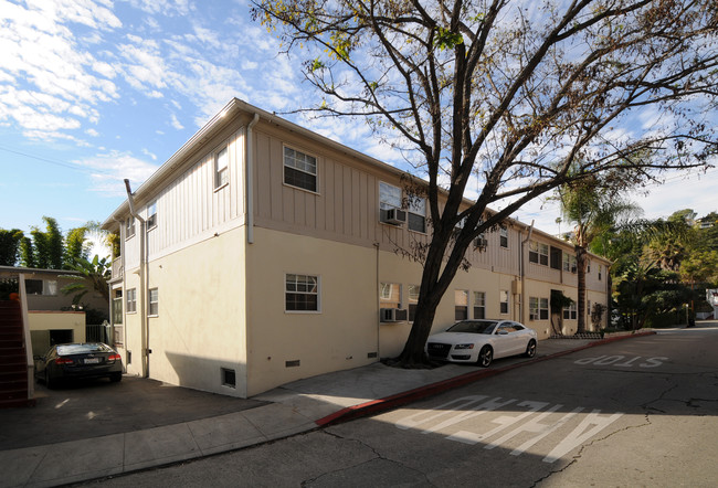 2494 N Beachwood Dr in Los Angeles, CA - Building Photo - Building Photo