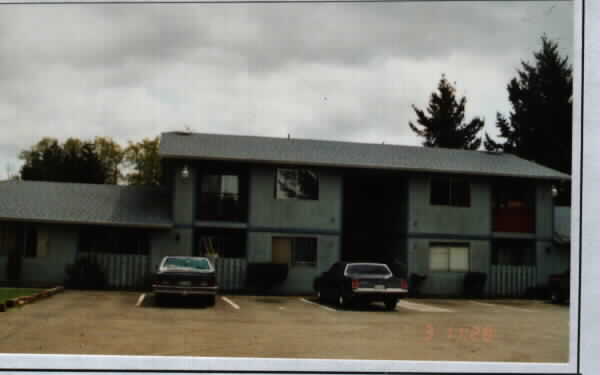 302 E 163rd St. Ct in Parkland, WA - Building Photo