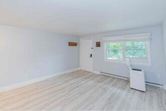 93 Henry Law Ave in Dover, NH - Building Photo - Building Photo