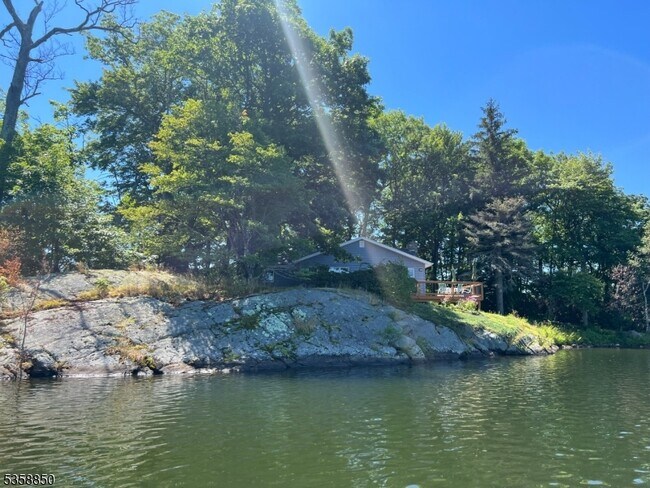 120 Island Rd in Highland Lakes, NJ - Building Photo - Building Photo