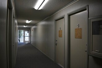 230 A St, Unit Standard Unit in Davis, CA - Foto de edificio - Building Photo
