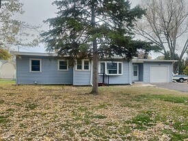 2272 Hazel St N in Maplewood, MN - Building Photo