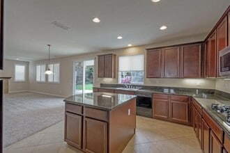 9308 Pascal Way in Elk Grove, CA - Building Photo - Building Photo