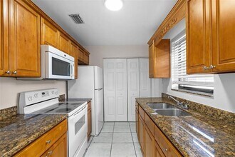 5645 Taft St, Unit 5645 in Hollywood, FL - Foto de edificio - Building Photo