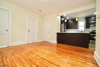 24 Hornblower Ave in Belleville, NJ - Building Photo - Building Photo