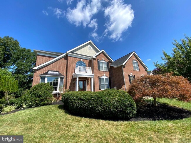 property at 513 Doral Cir