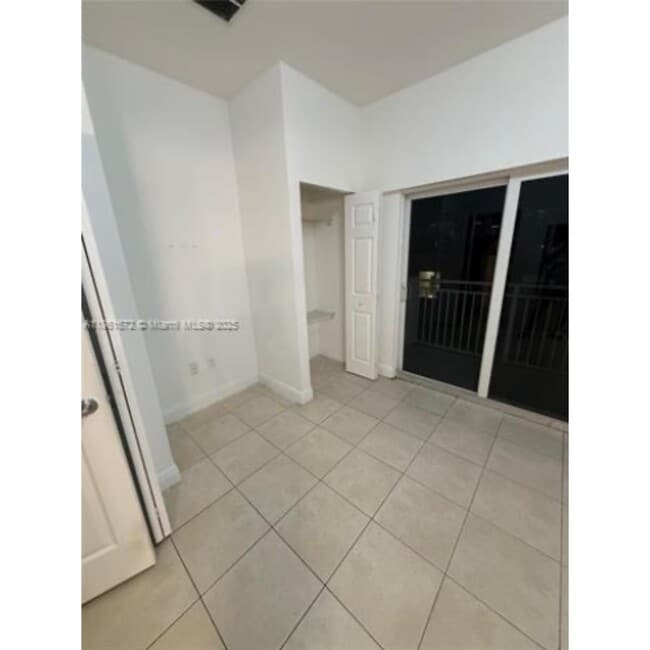 106 SE 4th Ave in Hialeah, FL - Foto de edificio - Building Photo