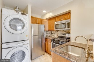 662 N 33rd St in Philadelphia, PA - Building Photo - Building Photo