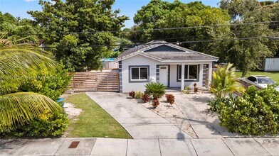 327 NW 47th St in Miami, FL - Building Photo - Building Photo