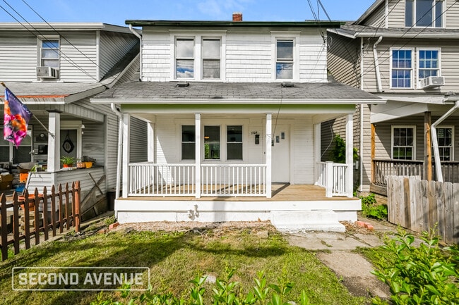 property at 1924 Grandview Ave