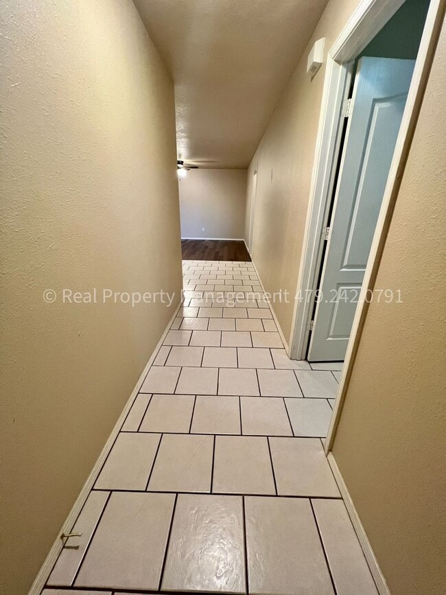 207 H St in Barling, AR - Foto de edificio - Building Photo