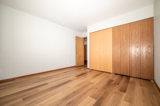 Parkwood Glen in Wisconsin Dells, WI - Foto de edificio - Building Photo