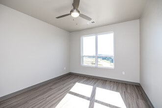 Ventnor in Tiffin, IA - Foto de edificio - Interior Photo