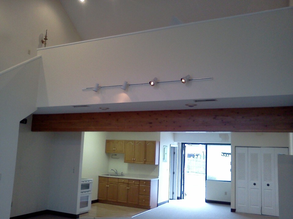 359 Mammoth Rd in Lowell, MA - Foto de edificio