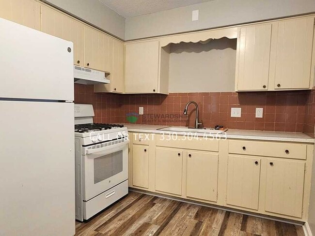 property at 2305 Nesmith Lake Blvd