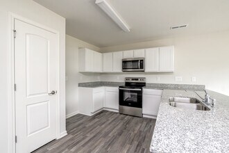 1059 Manor Dr in Rocky Mount, NC - Foto de edificio - Building Photo