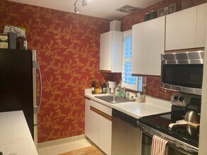 1730 W Abingdon Dr in Alexandria, VA - Building Photo - Building Photo