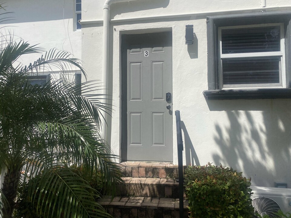 605 N Federal Hwy in Lake Worth Beach, FL - Foto de edificio