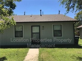 945 Homewood St in Lawrence, KS - Building Photo