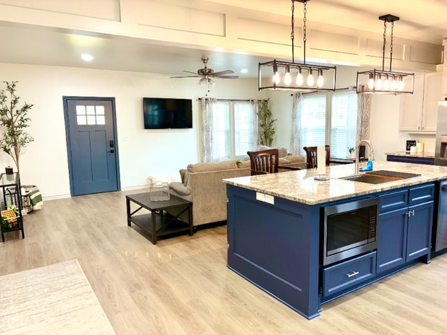 324 S Saunders Ave in Tyler, TX - Foto de edificio - Building Photo