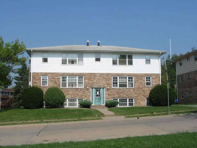 3520 Bridge Ave in Davenport, IA - Building Photo