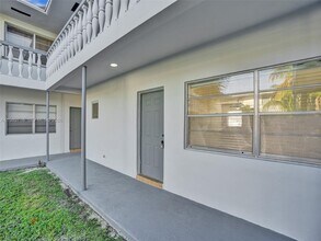 5112 Hollywood Blvd in Hollywood, FL - Building Photo - Building Photo