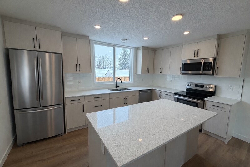 11323-11106 106 St in Edmonton, AB - Building Photo