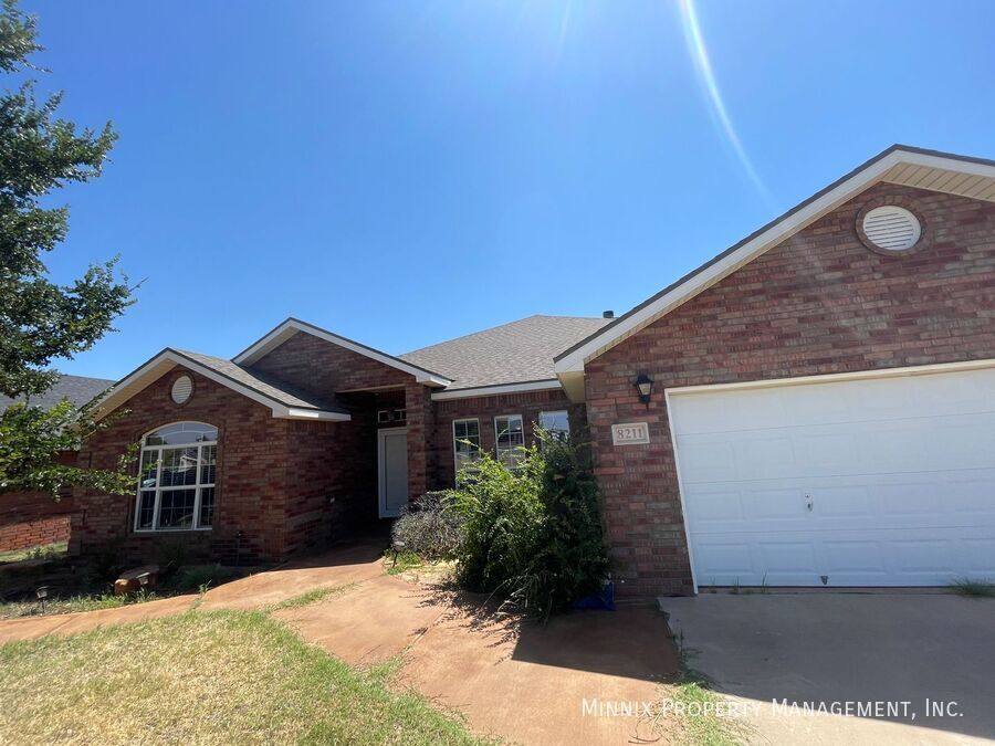 8211 Quincy Ave in Lubbock, TX - Building Photo