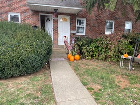 17A St Albans Ave in Newtown Square, PA - Building Photo