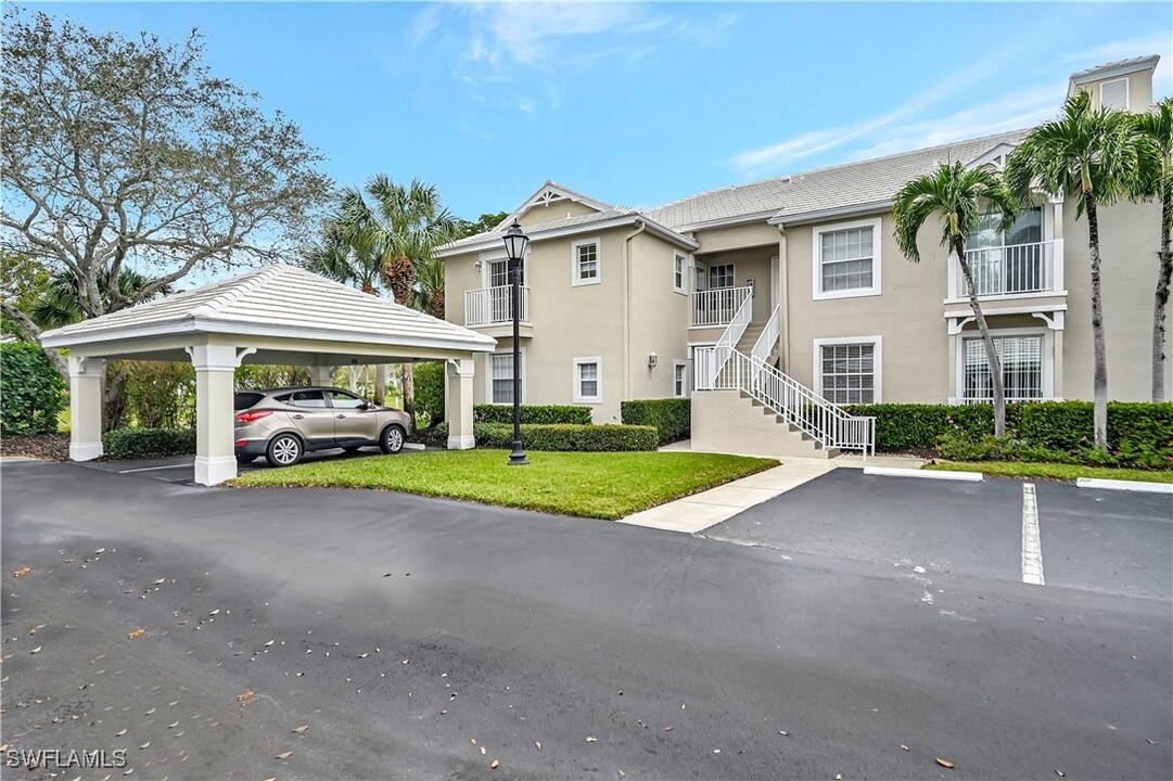 1101 Sweetwater Ln in Naples, FL - Building Photo