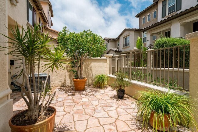 10428 Duxbury Ln in San Diego, CA - Building Photo - Building Photo