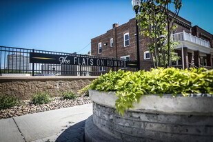 The Flats on Howard in Omaha, NE - Building Photo