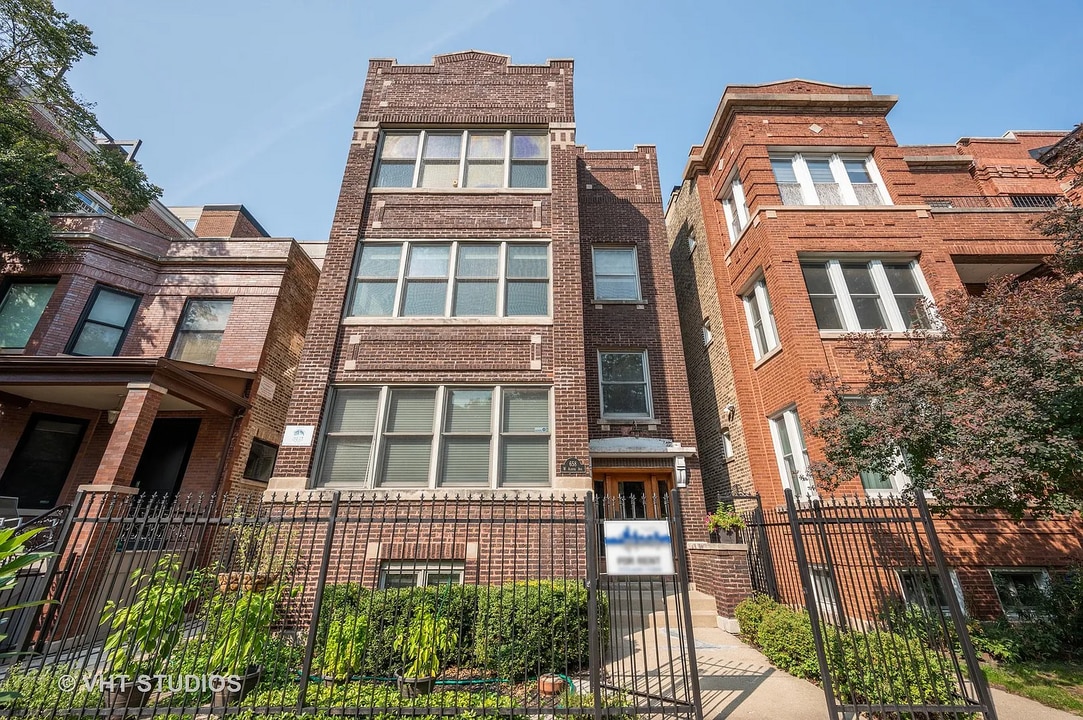 658 W Aldine Ave, Unit B in Chicago, IL - Building Photo