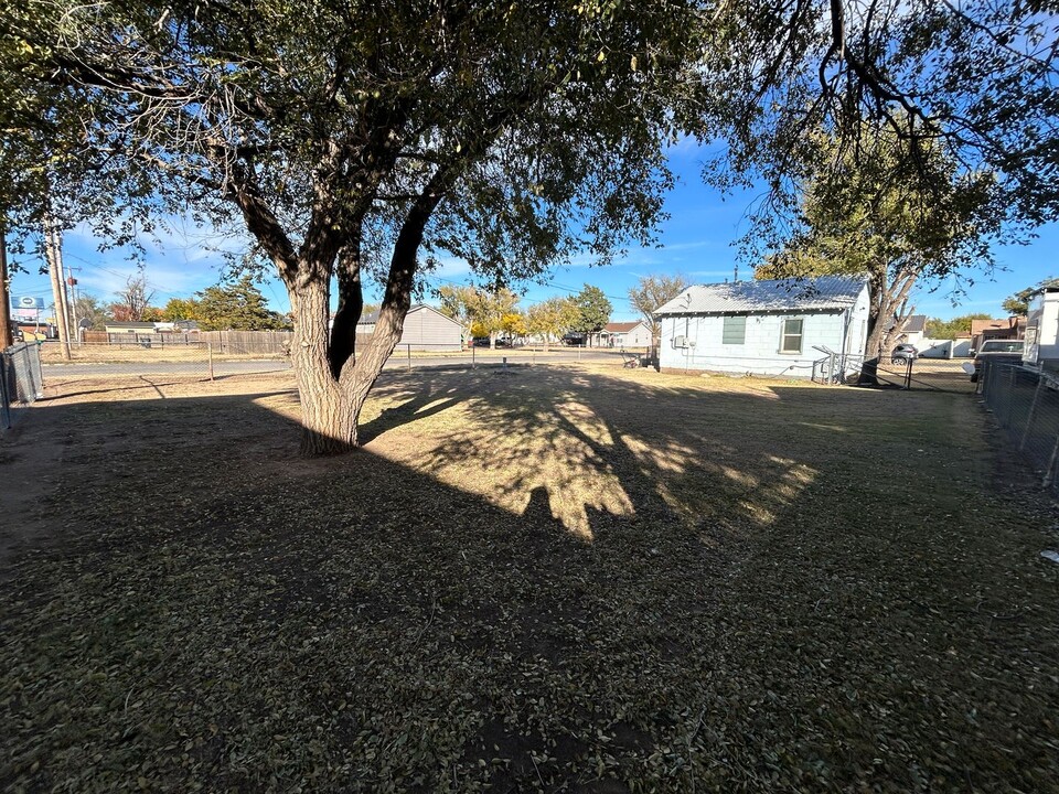 1919 Coffee St in Pampa, TX - Building Photo