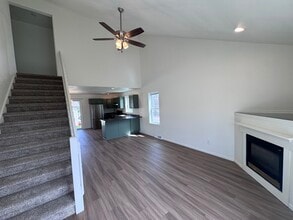 629 E Pine St in New London, WI - Building Photo - Building Photo