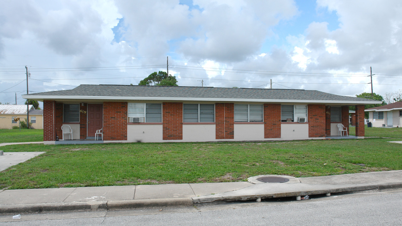 609-611 Whaley St in Cocoa, FL - Building Photo