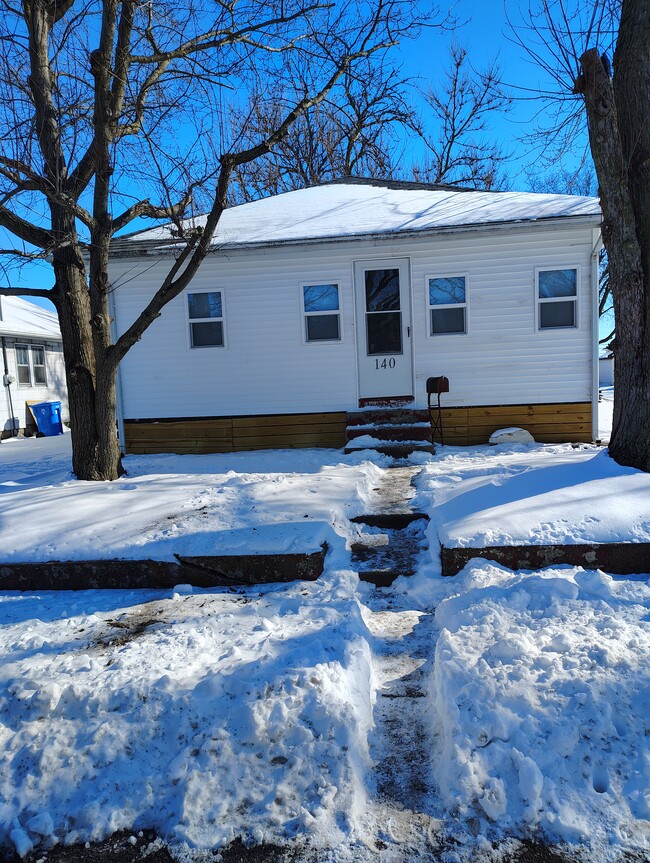 property at 140 Illinois St