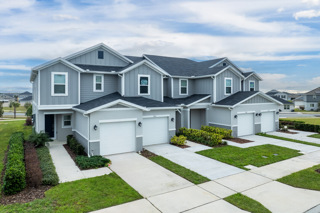 Bellaviva Townhomes at Westside in Davenport, FL - Building Photo