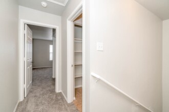 10806 Mathom Landing in Universal City, TX - Building Photo - Building Photo