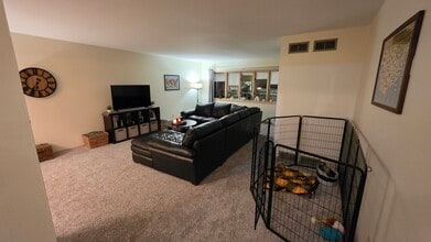 2747 N 92nd St in Milwaukee, WI - Building Photo - Building Photo