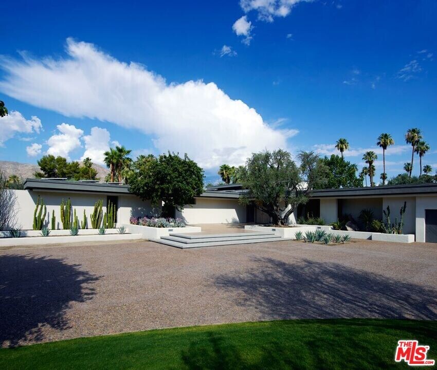 40471 Sand Dune Rd in Rancho Mirage, CA - Foto de edificio